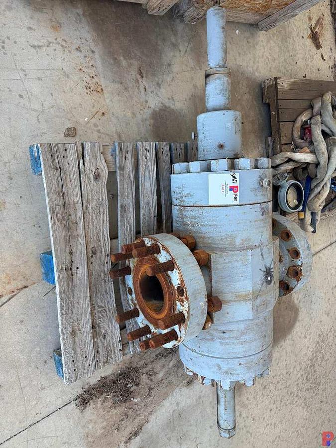 Used SSV 7-1/16” 10K WP MANUAL FRAC VALVE