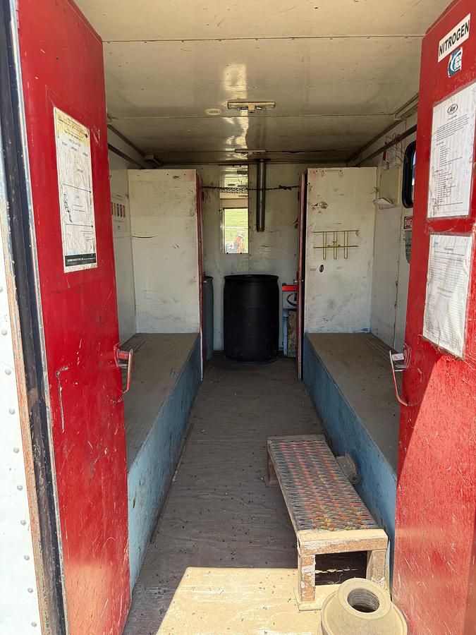Used 2000 CARRIER TRAILER 14’x7’ T/A DOGHOUSE BP TRAILER