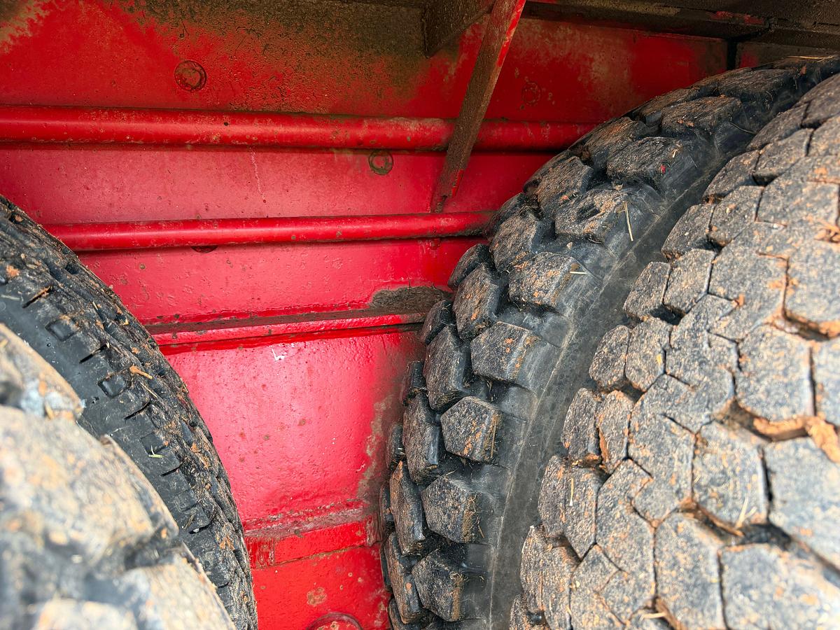 Used 1985 Taylor 550 Well Service Rig, 104 x 250k Mast