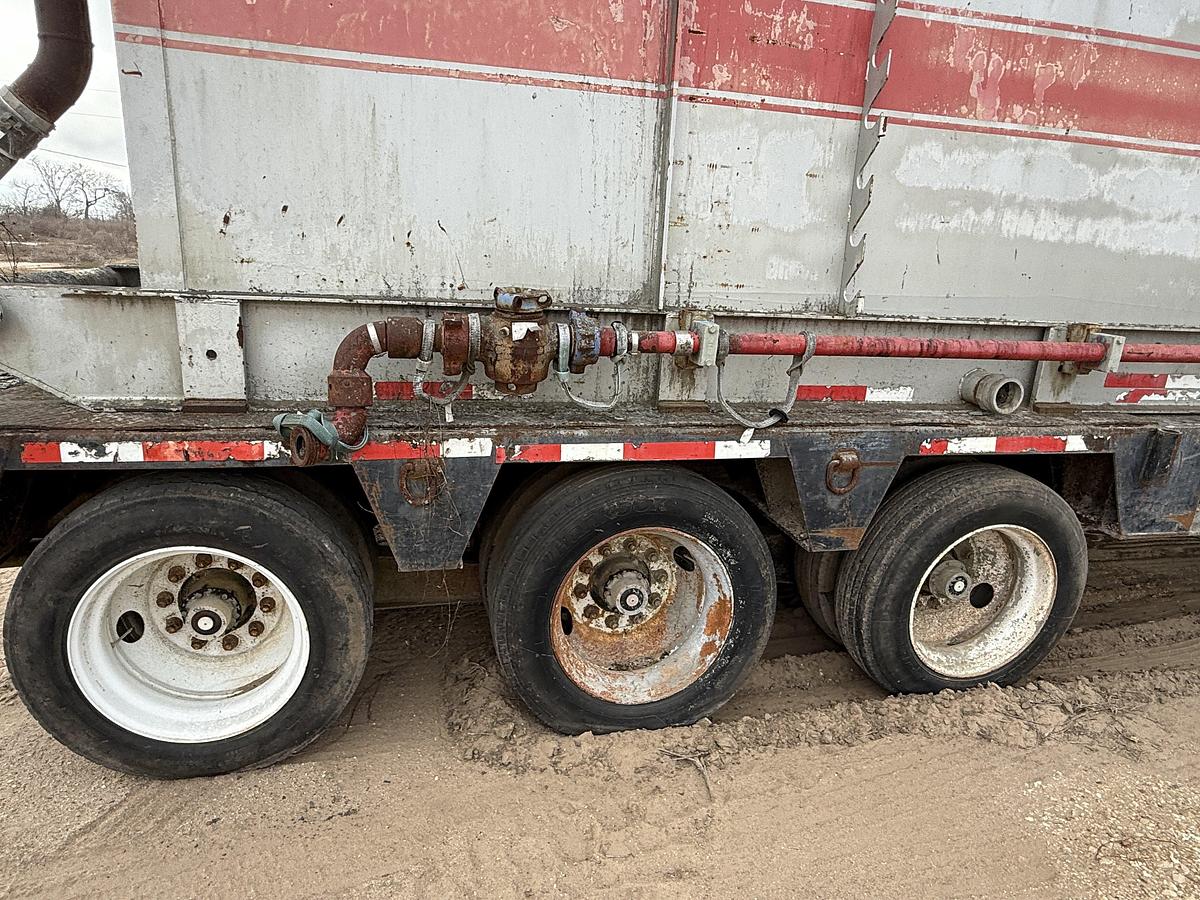 Used OILWELL SA634-5 10K WP TRIPLEX CEMENT PUMP UNIT P/B DETROIT SERIES 60 SKIDDED MTD ON 2007 LUFKIN TRI AXLE NARROW NECK LOWBOY