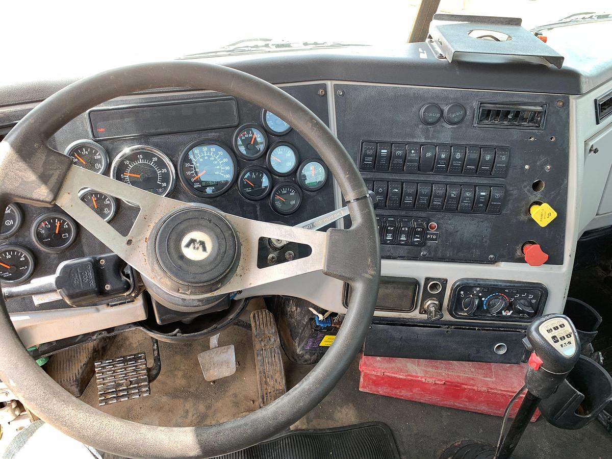 Used 2019 WESTERN STAR 4900 SB T/A DAYCAB HAUL TRUCK