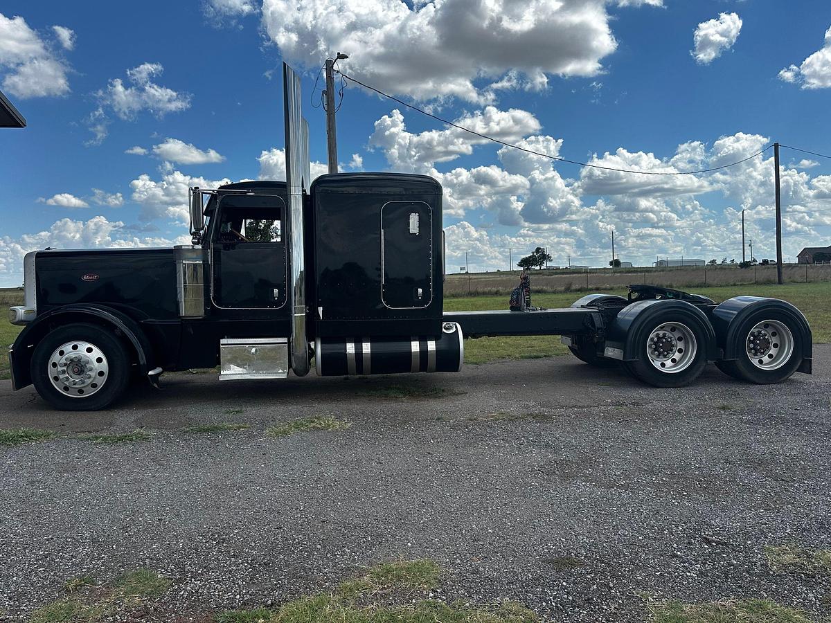 Used 2009 Peterbilt 389 Sleeper Haul Truck