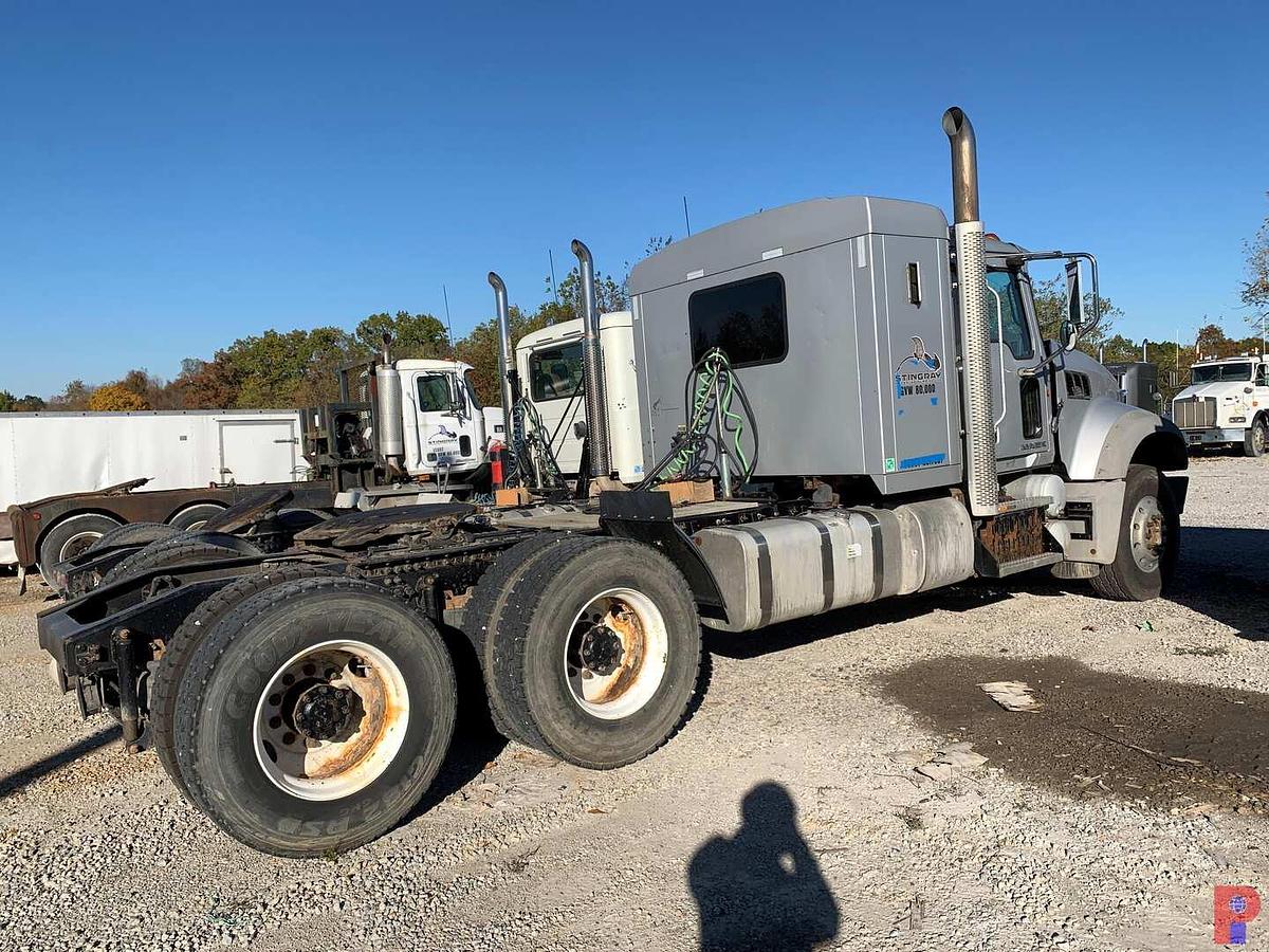 Used 2013 MACK GRANITE SLEEP TRUCK