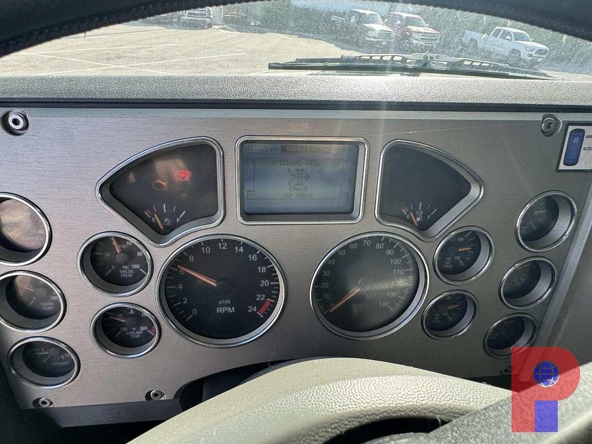 Used 2015 MACK PINNACLE CHU613 TRI AXLE SLEEPER TRUCK