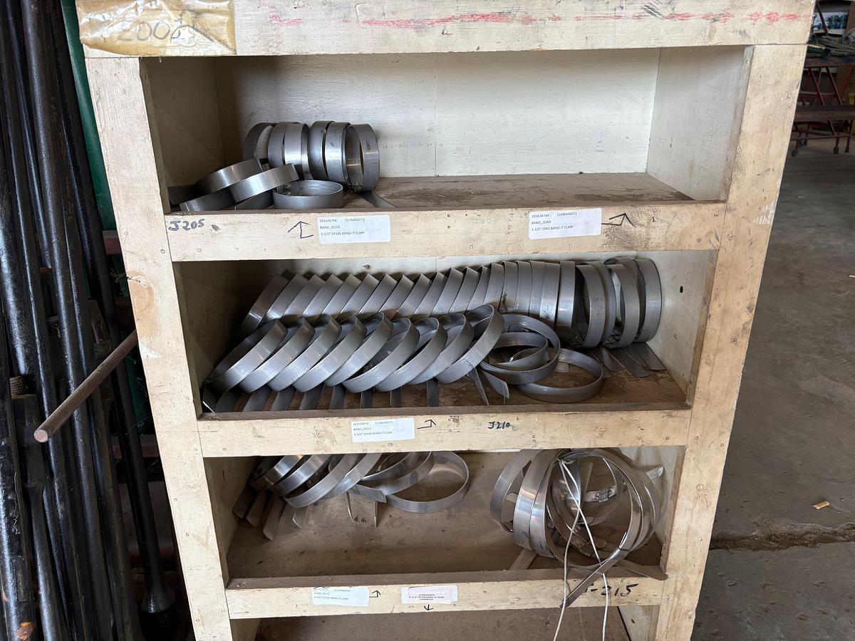 Used (75+) 2-1/2” to 4-1/2” junior smooth ID clamps