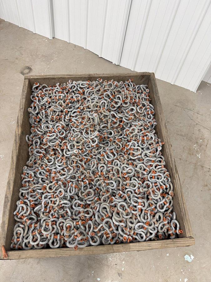 Used (2,750+)UNUSED CM 1-1/2" 17-TON SCREW TYPE PIN ANCHOR SHACKLE