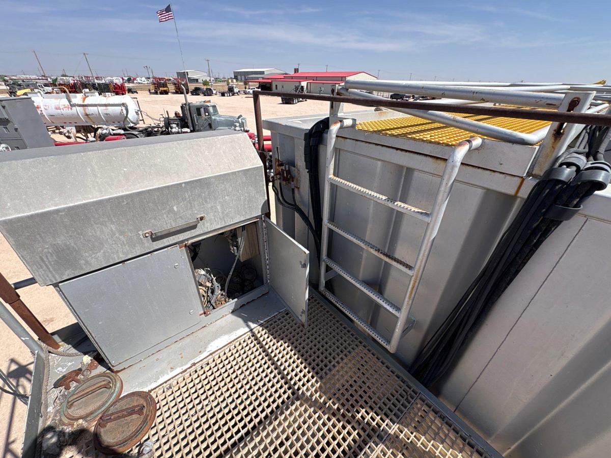 Used 2011 SUREFIRE SF2290 T/A 200BBL OPEN TOP MIXING TRAILER