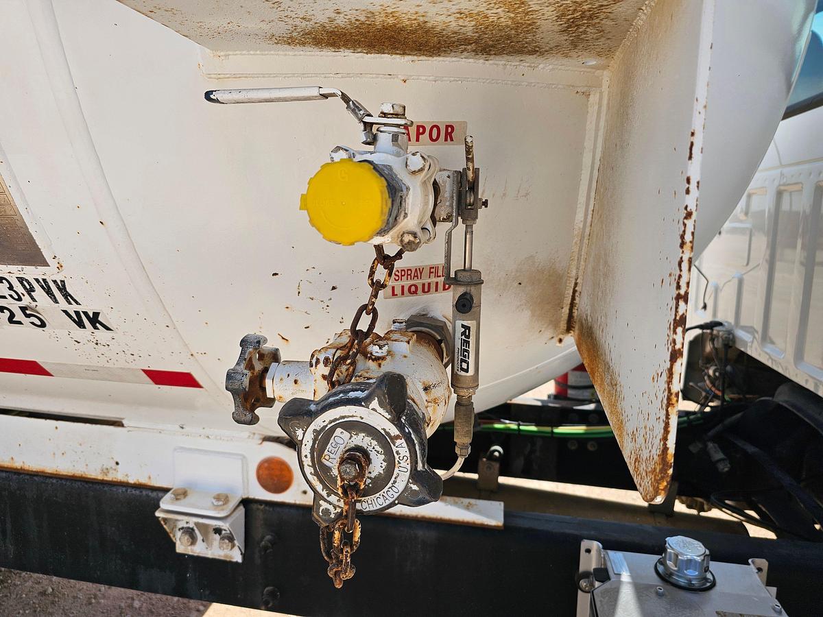 Used 2005 FORD F-750 SUPER DUTY S/A DAYCAB PROPANE TRUCK