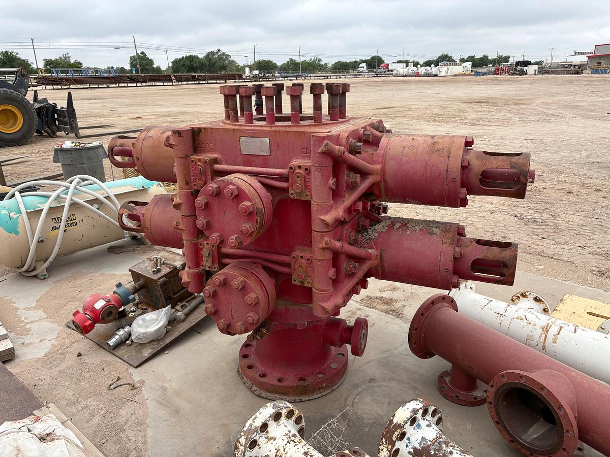 Used Cameron T82 13-5/8” 5K double hydraulic BOP