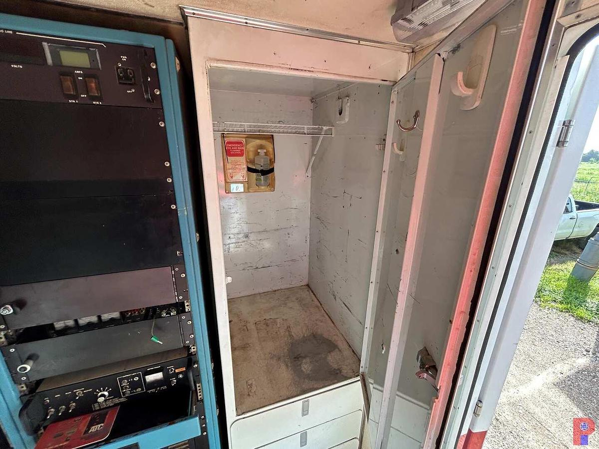 Used 2002 FREIGHTLINER ARGOSY T/A CABOVER WIRELINE TRUCK