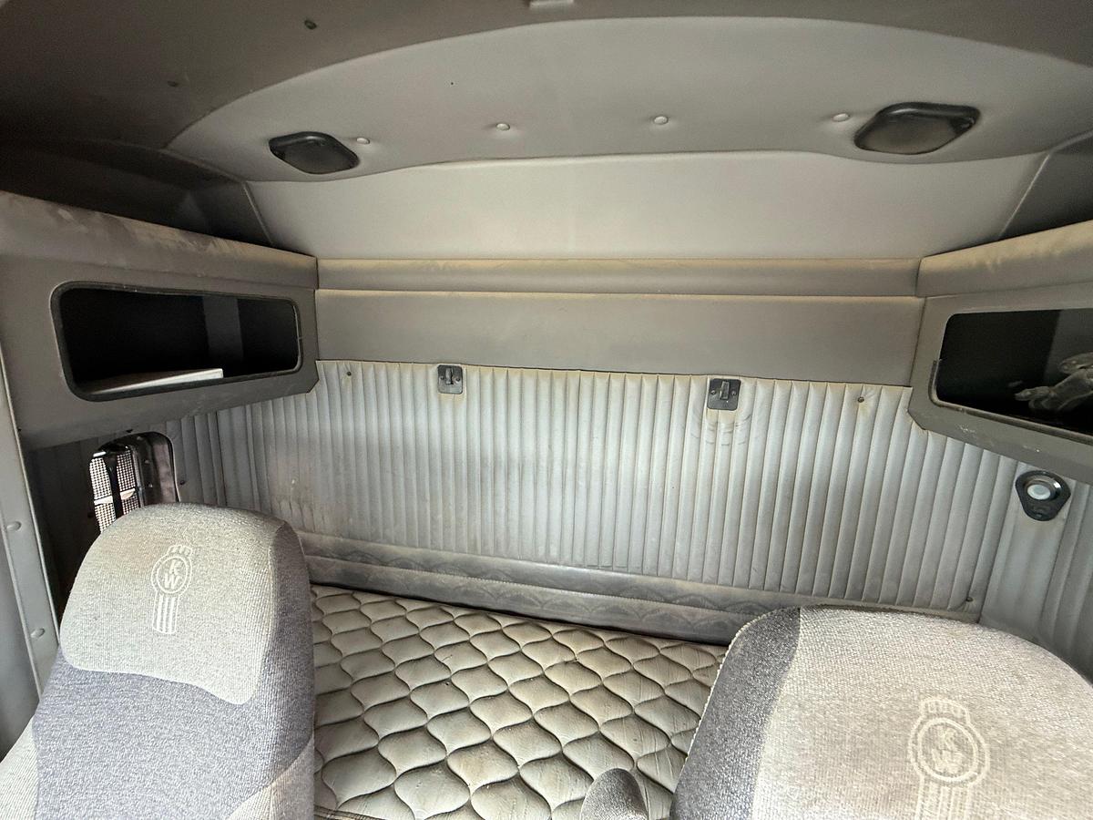 Used 2011 KENWORTH T800 T/A 80-BBL VACUUM TRUCK