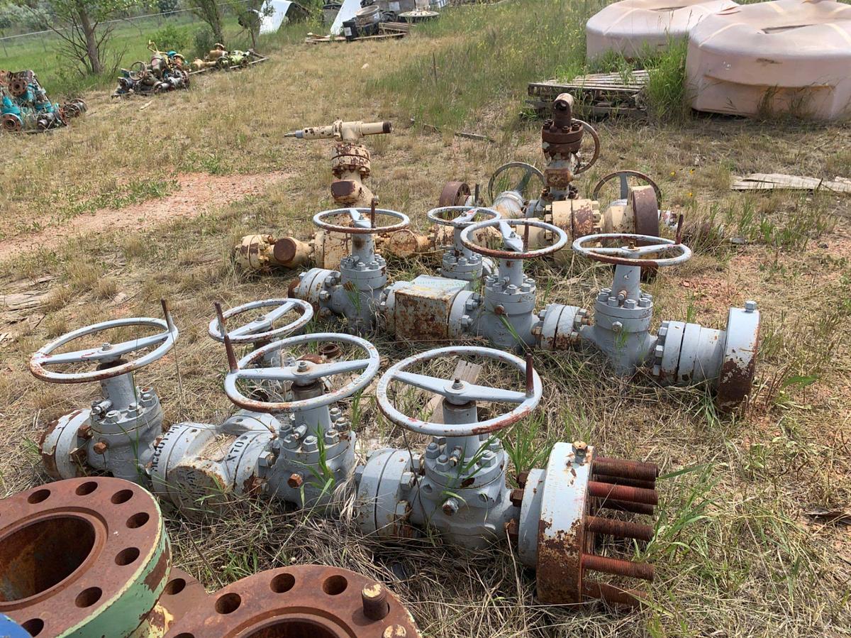 Used Row of 7-1/16 DSA’s, 4-1/16 10k Gate Valves, Well Heads, 2in Fluid Crosses