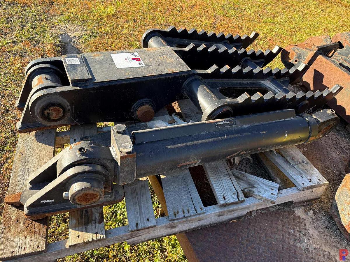 Used 30” X 62” HYDRAULIC EXCAVATOR THUMB W/ HYD CYLINDER