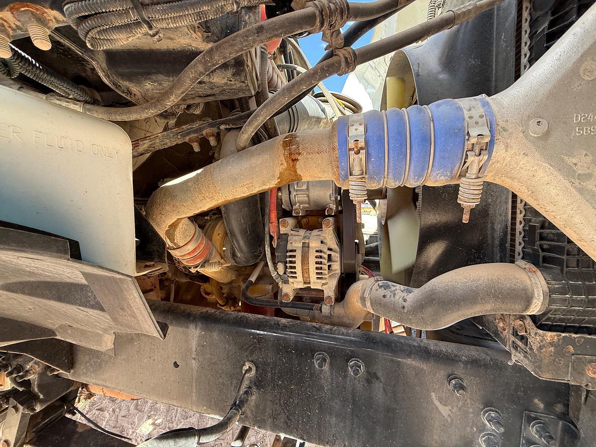 Used 2007 STERLING LT7500 SERIES T/A DAYCAB 30-TON CRANE TRUCK