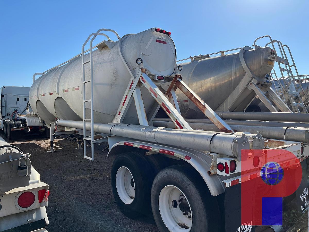 Used 1981 Heil 1040 Pneumatic Trailer