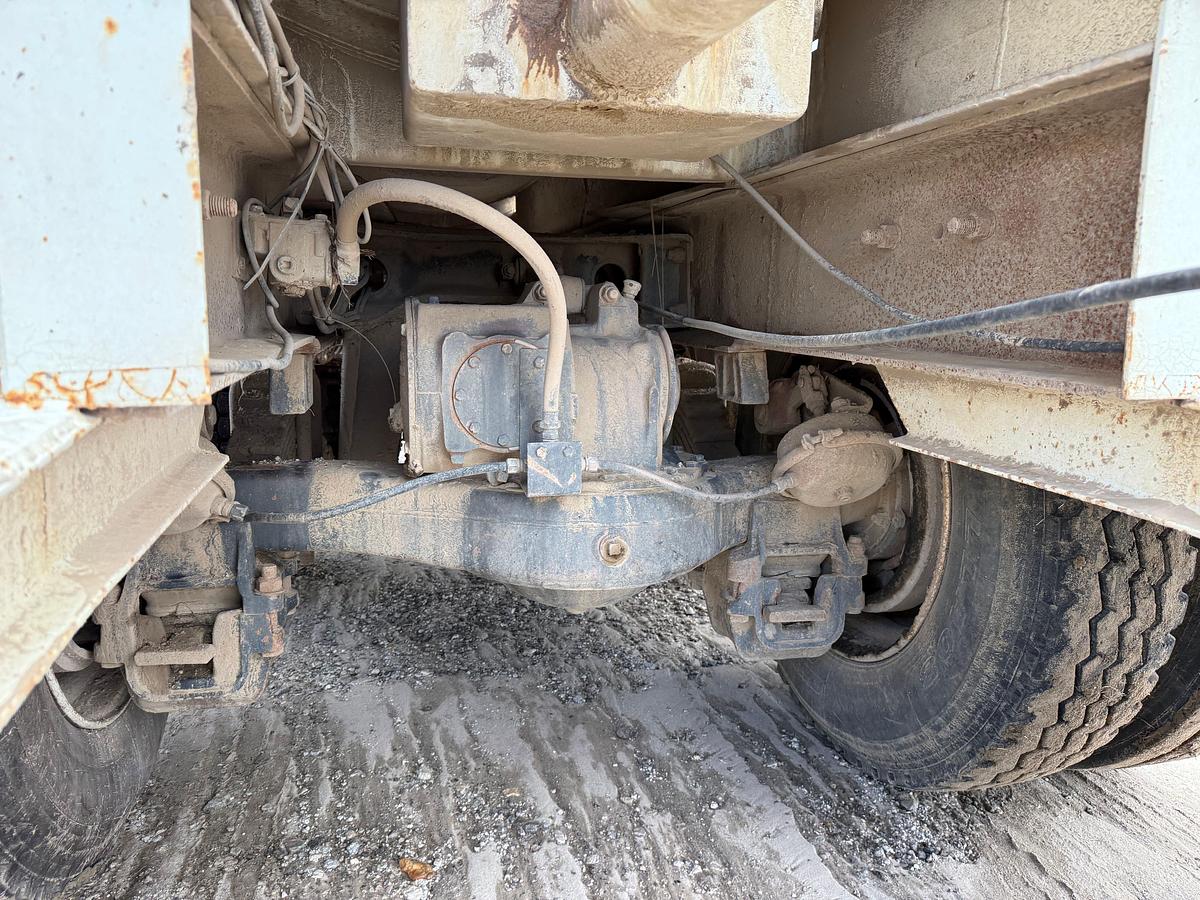 Used 1993 MACK RD690S T/A 75-BBL VACUUM TRUCK