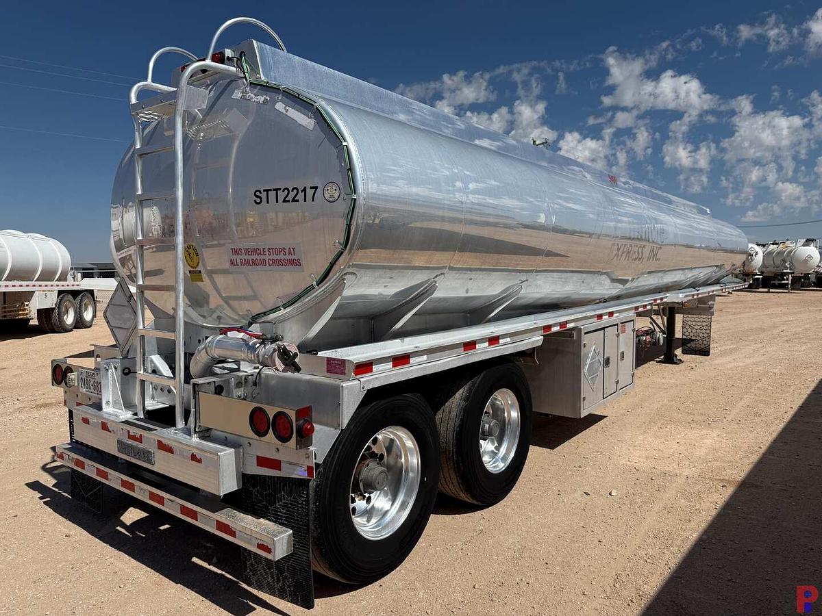 Used 2014 POLAR TANK 9,400 GAL. T/A FUEL TANK TRAILER