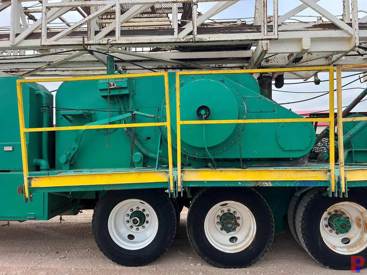 Used PENGO / HENDRICKSON BACK IN WELL SERVICE RIG MTD ON 5-AXLE CARRIER