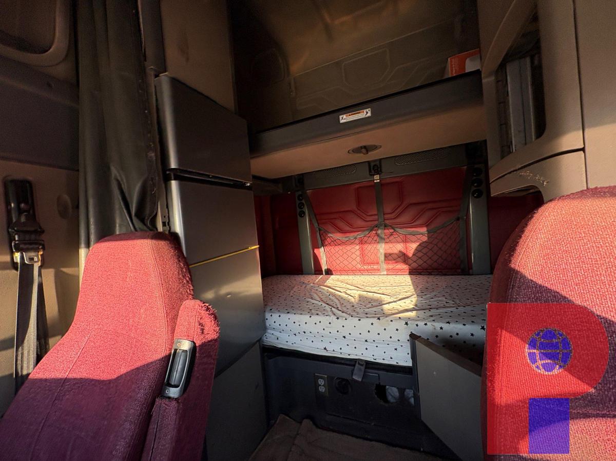 Used 2010 FREIGHTLINER CASCADIA T/A SLEEPER HAUL TRUCK