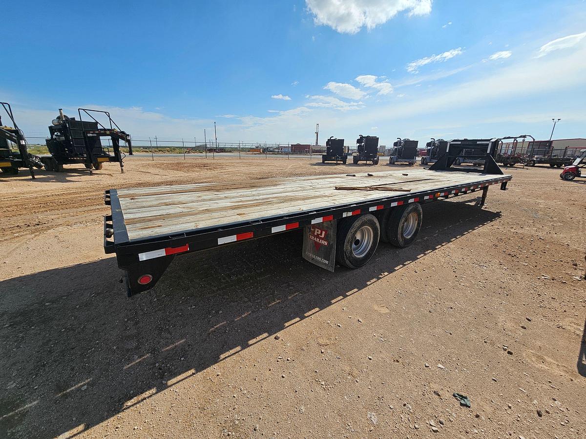 Used 2019 PJ 30’ X 102” T/A GOOSENECK TRAILER