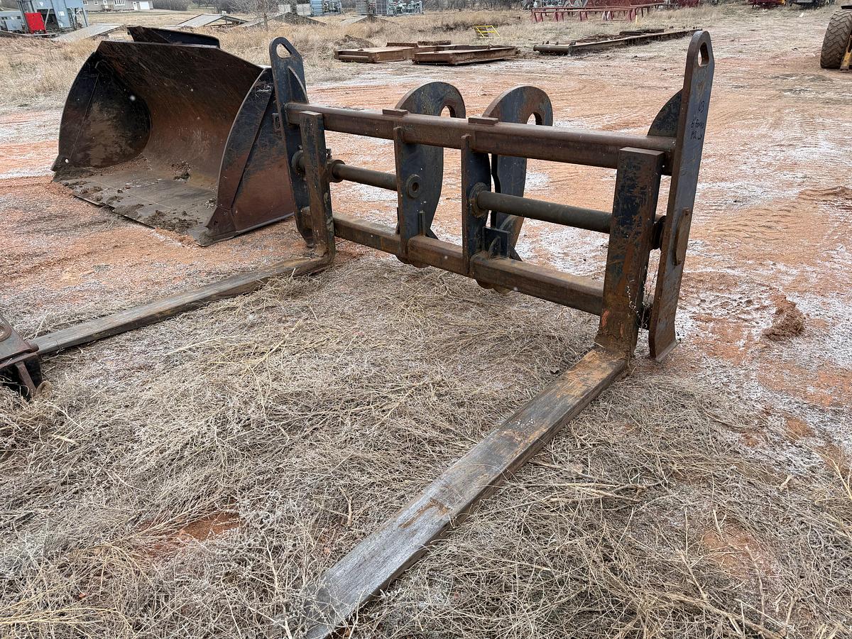 Used CAT WHEEL LOADER QUICK ATTACH FORKS, BUCKET, & BOOM LIFT ARM