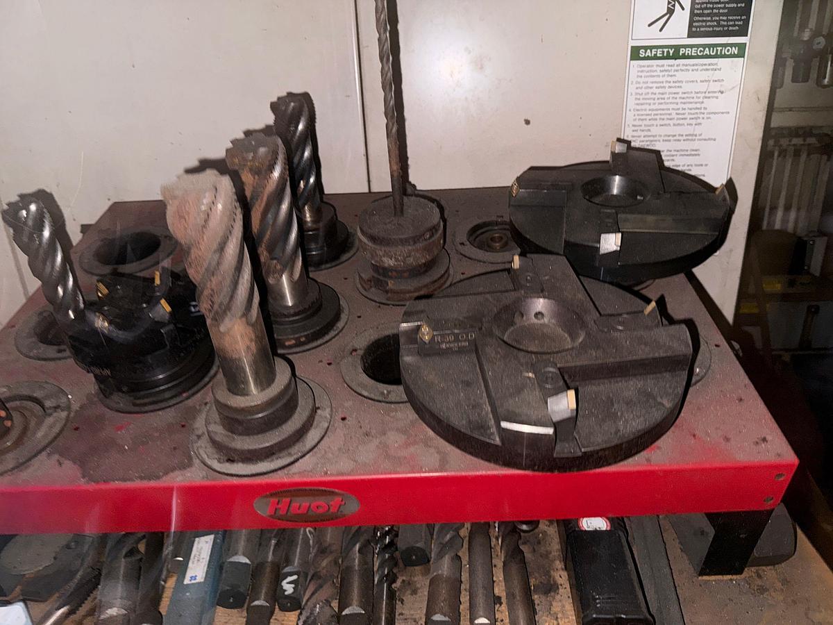 Used DIAMOND SERIES DHM-800 CNC MACHINING CENTER