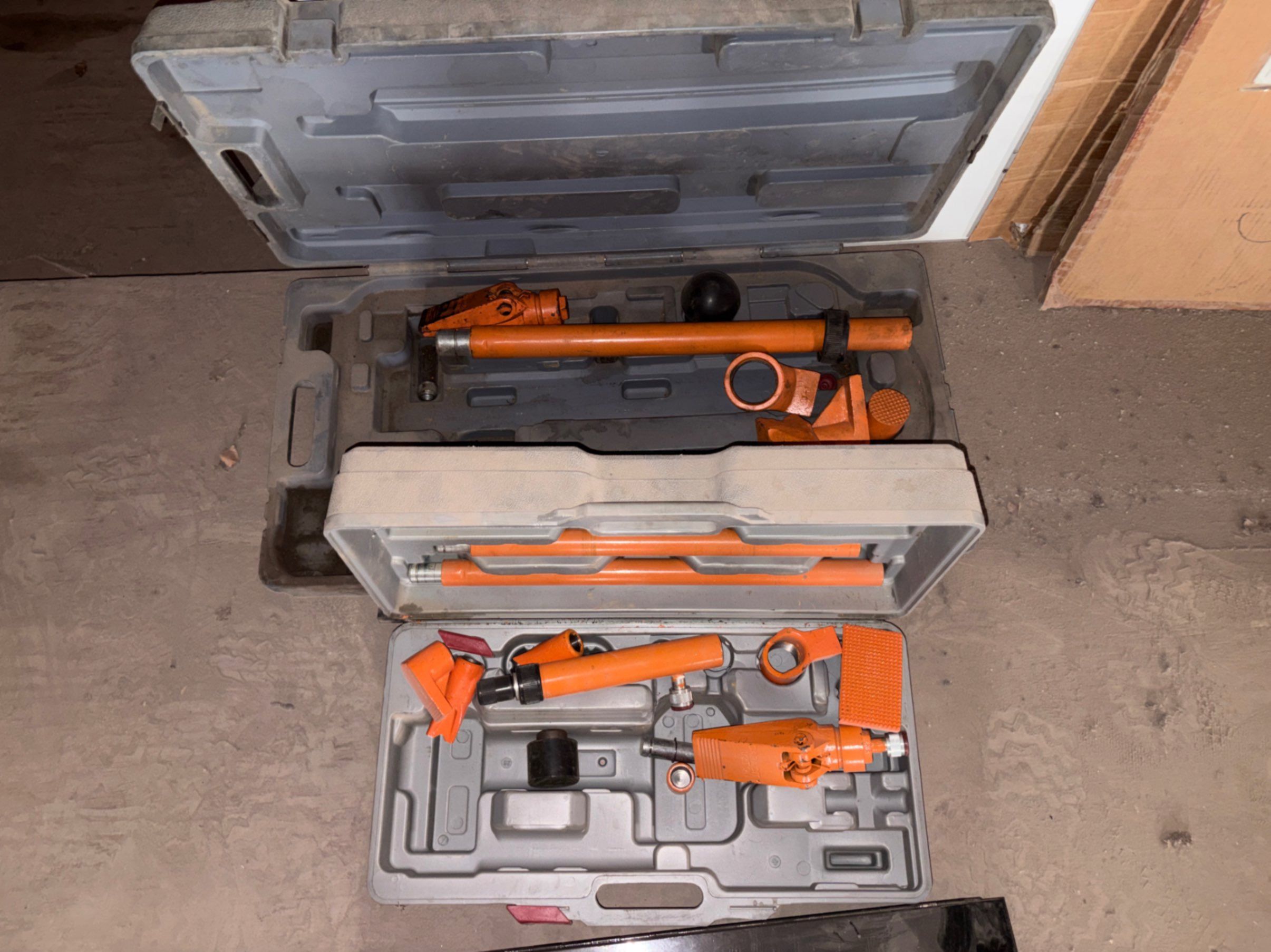 Used Central hydraulics 10-ton & 4-ton portable pullers & Pittsburgh 1” drive socket set