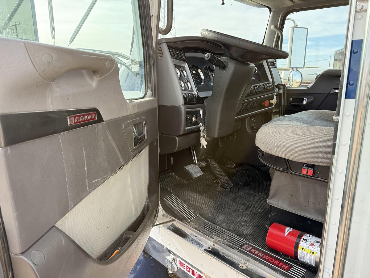 Used 2008 KENWORTH T800 T/A 60K HYD. SLICK BACK WINCH TRUCK