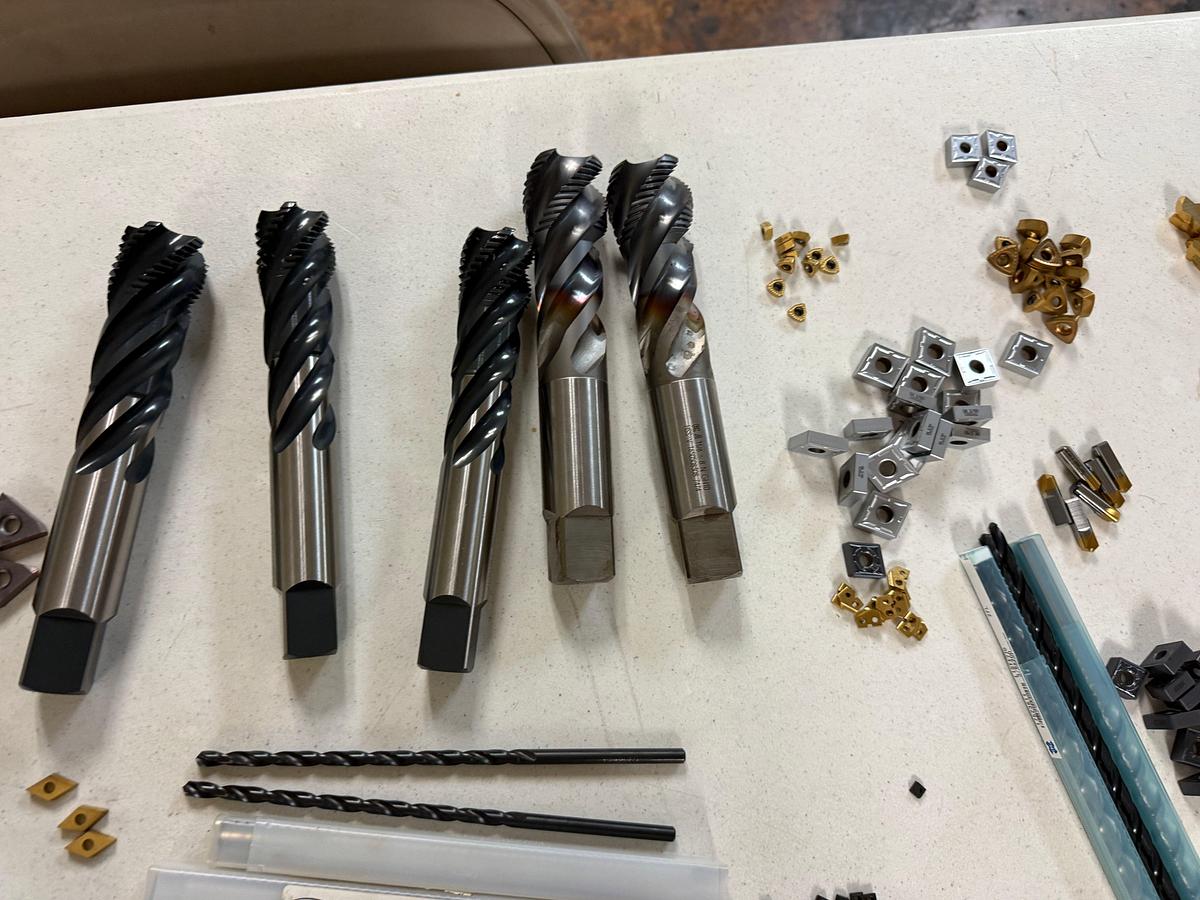 Used LOT W/ (200+) UNUSED EXPENDABLE MACHINING TOOLS INCLUDES (2) LISTA 8-DRAWER ROLLING TOOLBOXES, TABLE TOP & BOLT BIN W/ CONTENTS