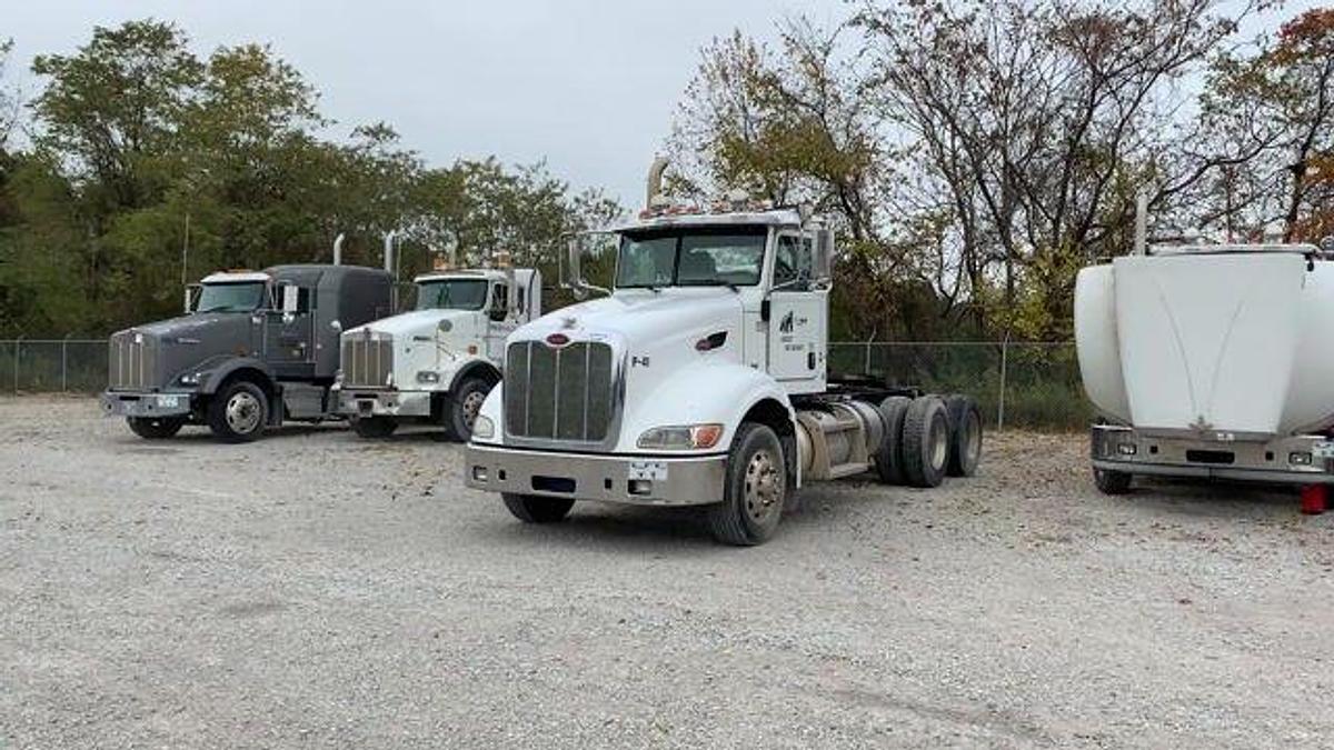 Used 2012 PETERBILT 386 T/A DAY CAB TRUCK TRACTOR