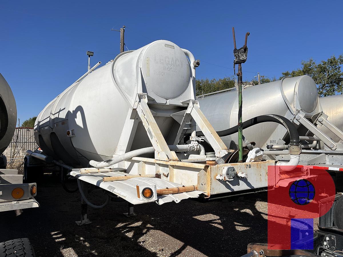 Used 1981 Heil 1040 Pneumatic Trailer