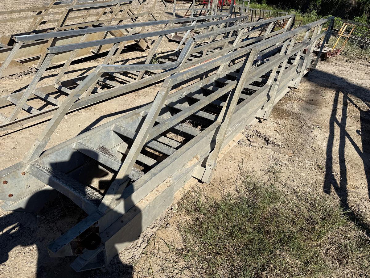 Used 40’ EXTENDABLE ALUMINUM RIG LADDER