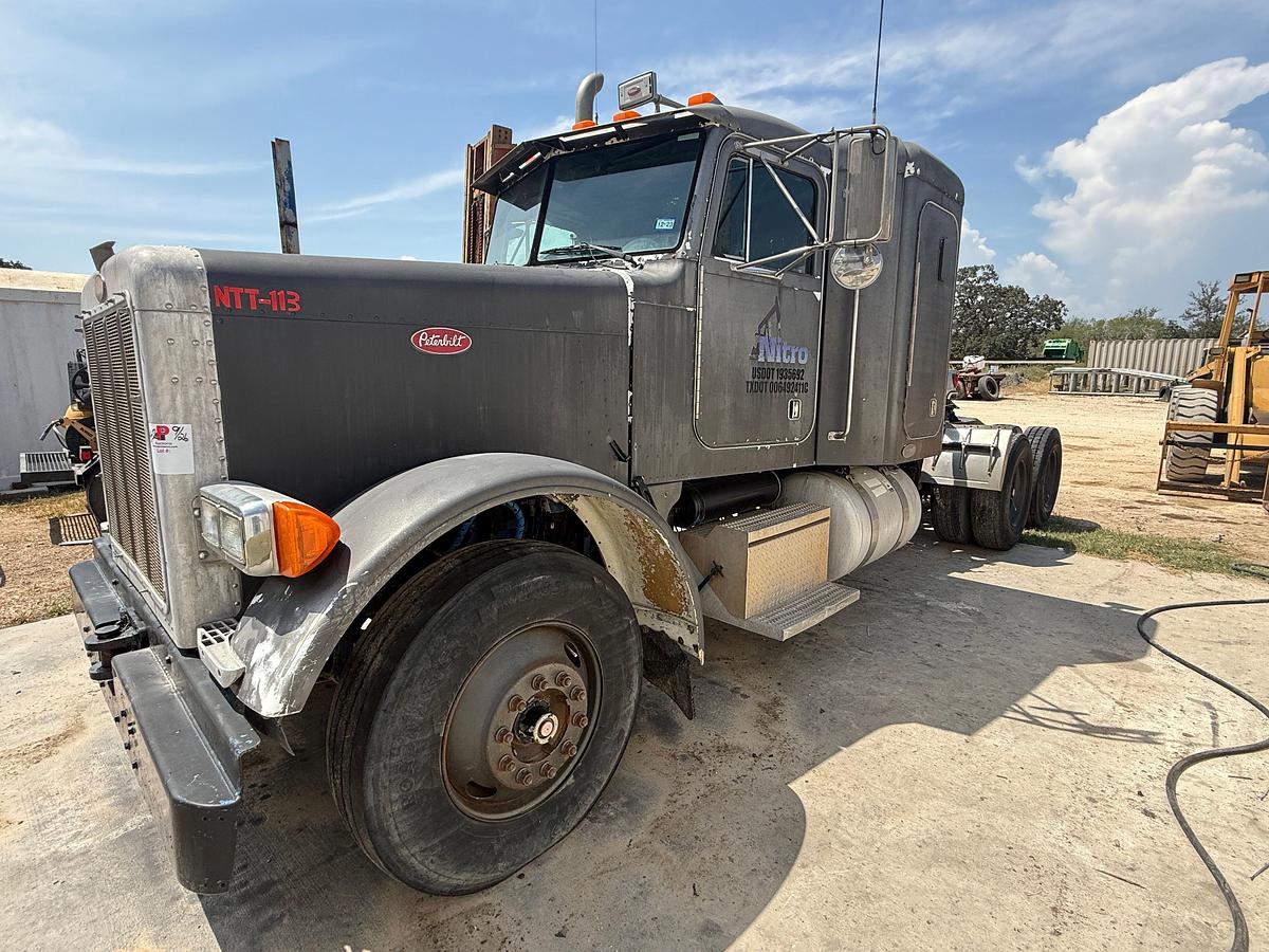 Used 2002 PETERBILT 379 T/A 36” SLEEPER TRUCK W/ VAC PUMP