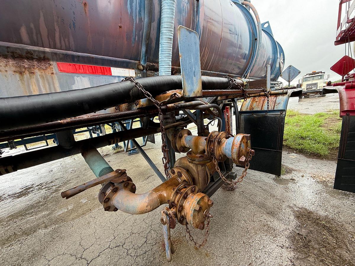 Used 2005 WORLEY WELDING WORKS 5,000 GAL 3-COMP ACID TRANSPORT TRAILER