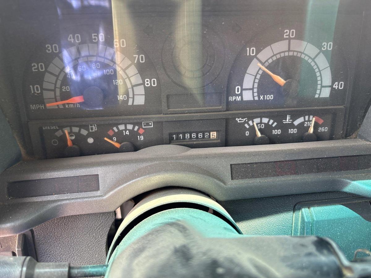 Used 2000 CHEVROLET C6500 S/A WIRELINE TRUCK