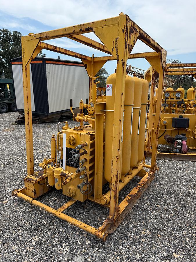 Used 2009 ADVANCED PRESSURE 3-STATION 4-BOTTLE ACCUMULATOR CLOSING UNIT, SKIDDED