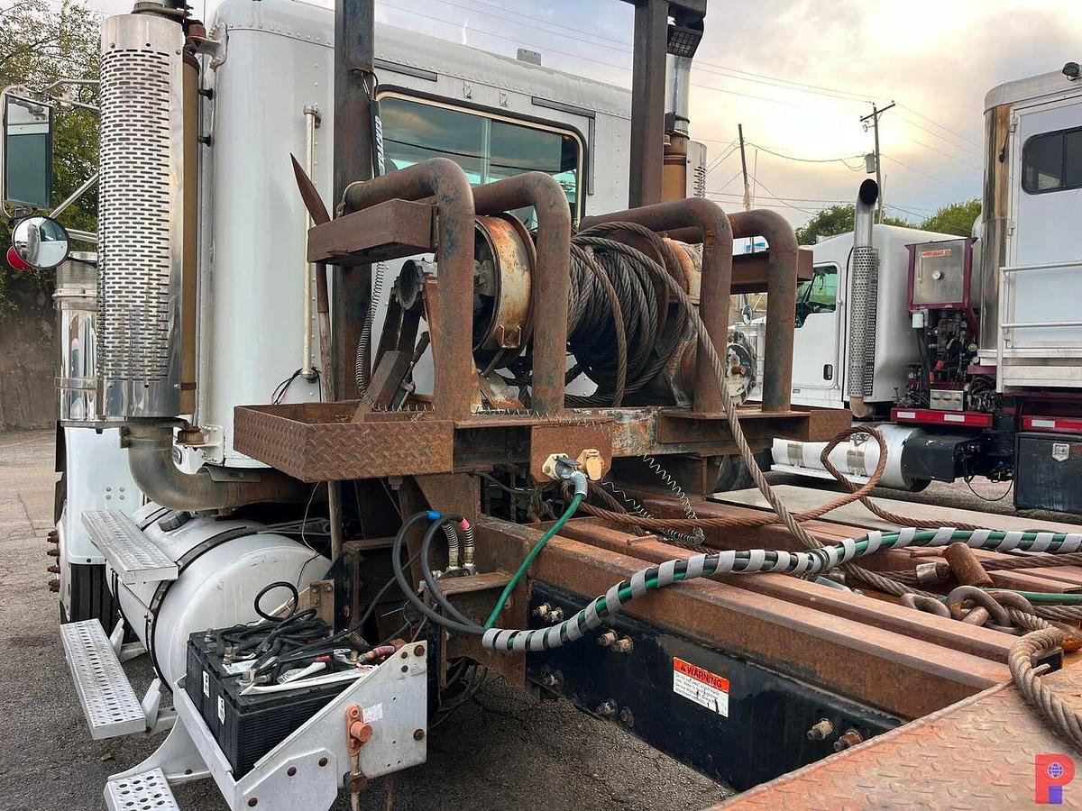 Used 2006 FREIGHTLINER FLD120 SD T/A 65K LBS WINCH TRUCK