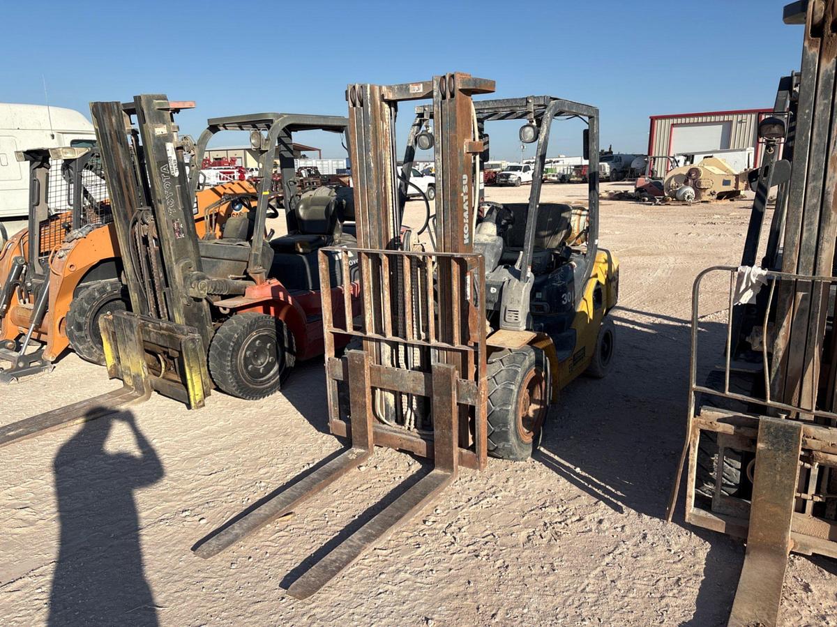 Used Komatsu FG30HT-16 6,000lb forklift