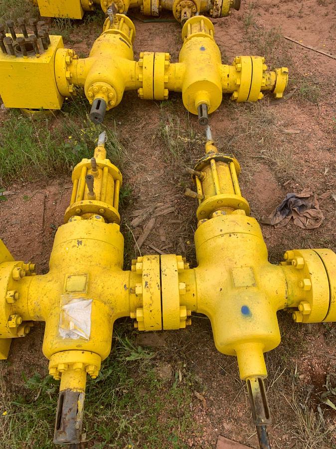 Used (8) 4-1/16 10k Studded Fluid Crosses w/ (16) 4-1/16 10k Gate Valves