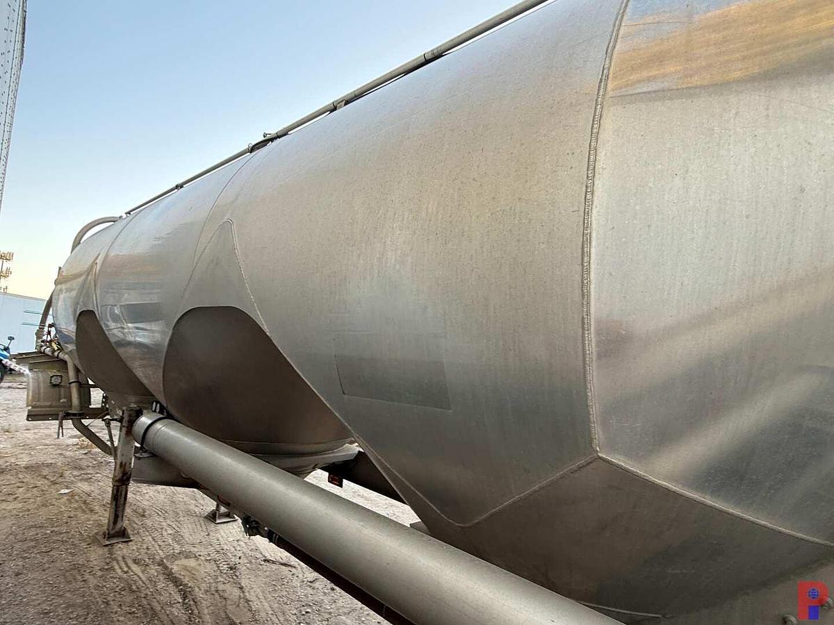 Used 2017 HEIL 1040 CF T/A PNEUMATIC BULK TRAILER