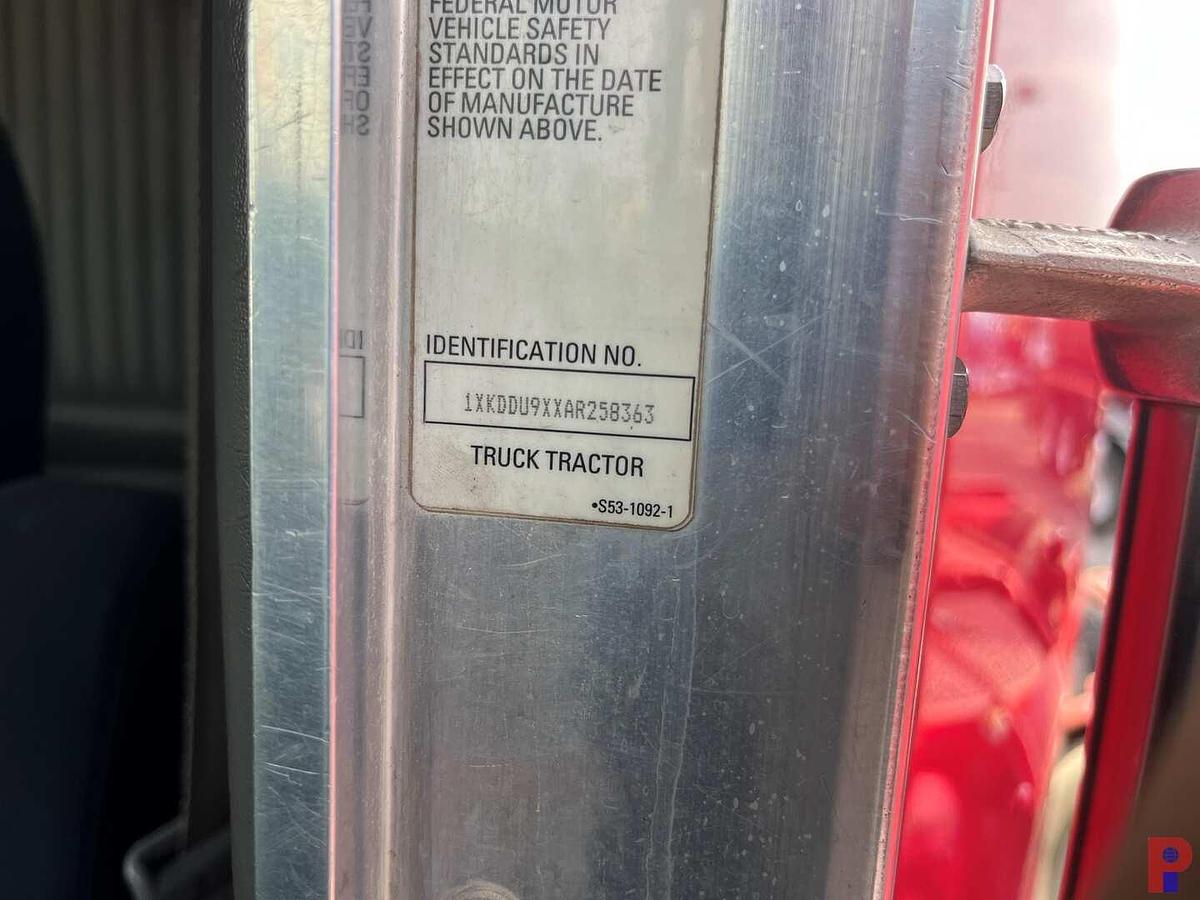 Used 2010 KENWORTH T800 T/A 36” SLEEPER TRUCK