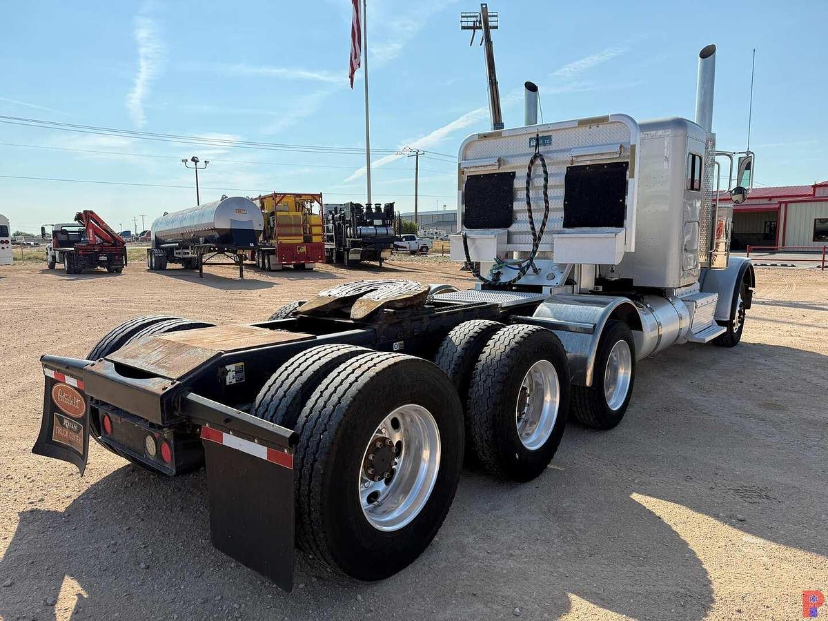 Used 2013 PETERBILT 388 TRI AXLE SLEEPER HAUL TRUCK