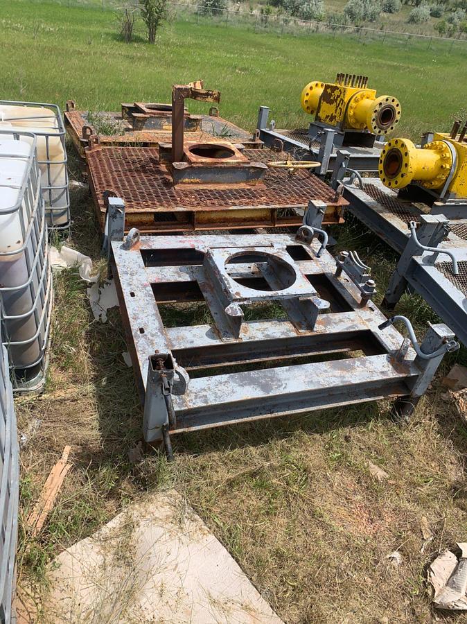 Used (4) 7-1/16 10k Fluid Crosses w/ (7) Transport Skids