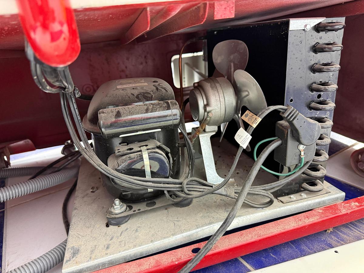 Used Coca-Cola CMD-D TOP OPEN CHEST STYLE VINTAGE COOLER