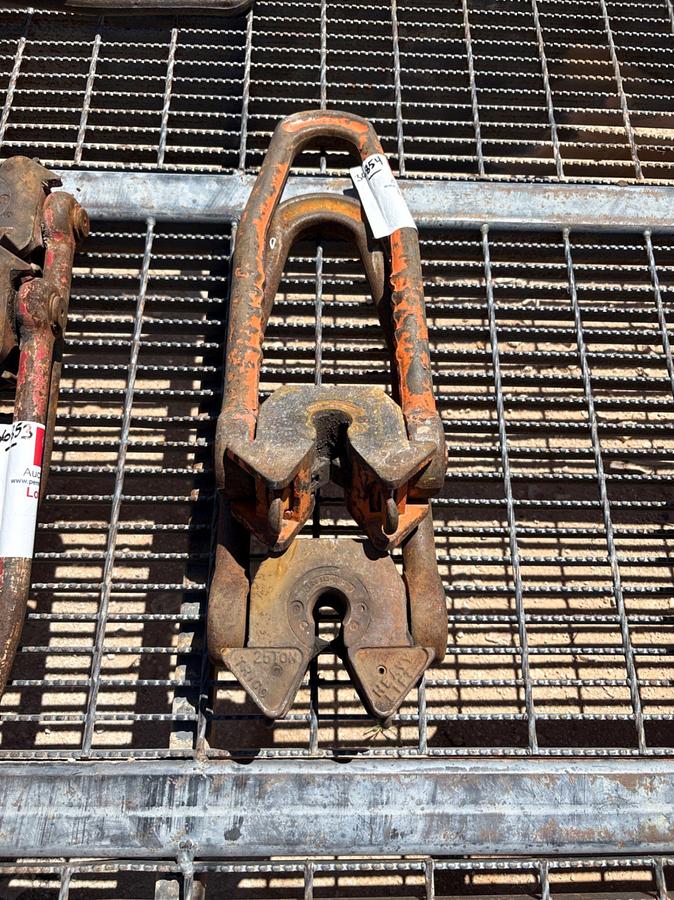 Used (2x$) (2) trico plate type rod elevators