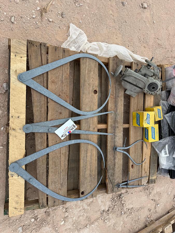 Used PALLET W/ 4-CALIPERS, 1-DIVIDER, 1-360 DEG. RADIAL GRINDER ATTACHMENTS, 3-BOXES NORTON GRINDING WHEELS