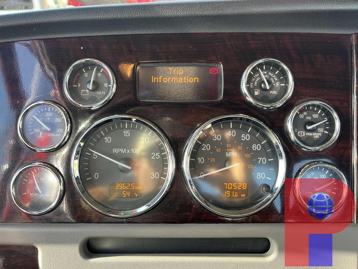 Used 2018 PETERBILT 389 T/A DAY CAB TRUCK (GLIDER KIT)