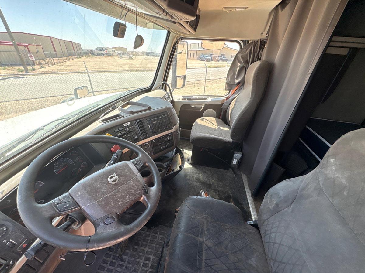 Used 2017 VOLVO VNL T/A SLEEPER HAUL TRUCK, INOP.