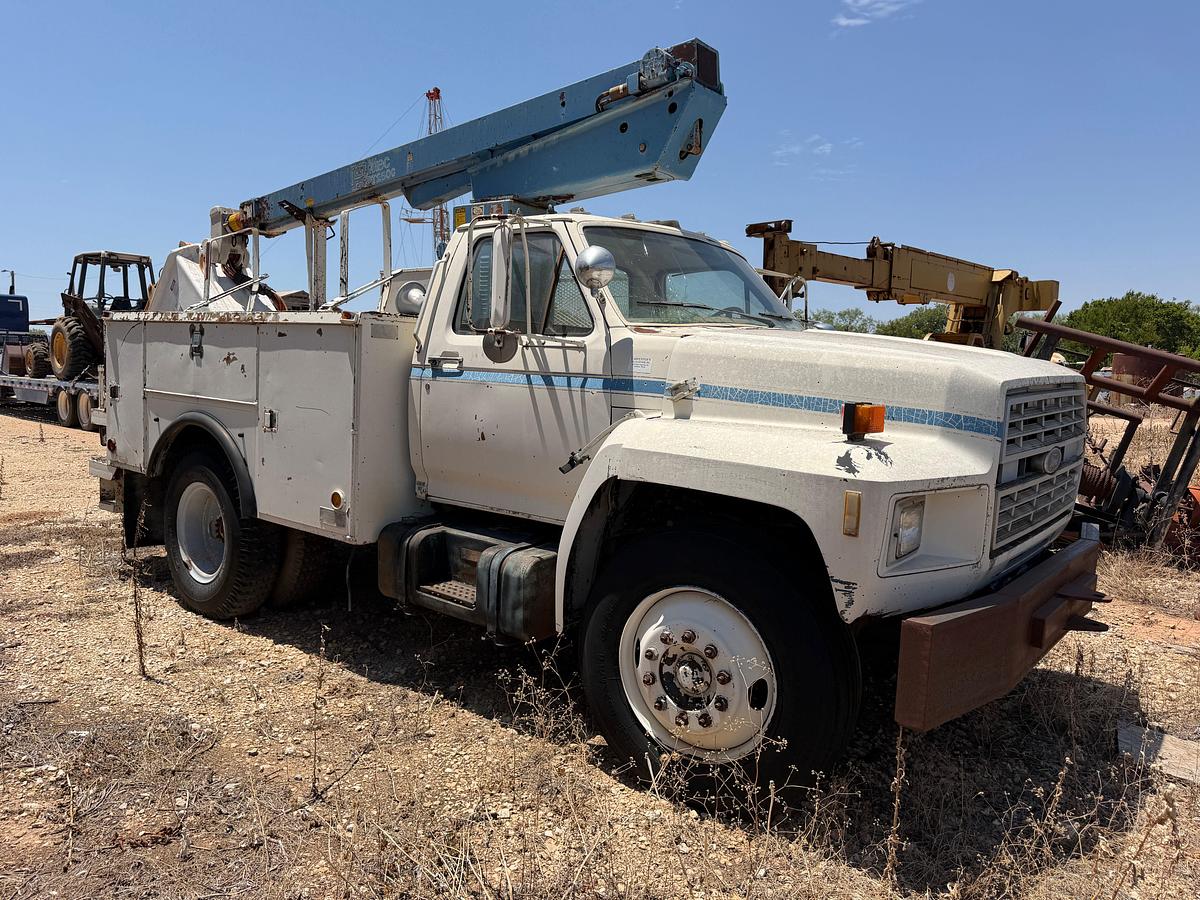Used 1984 Ford F-700 Altec Bucket Truck