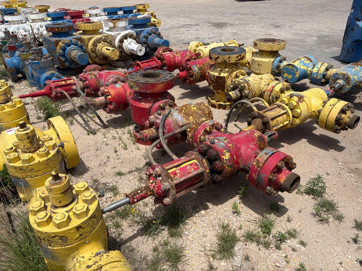 Used 7-1/16” x 4” fluid cross w/ (4) 4” 10k gate valves